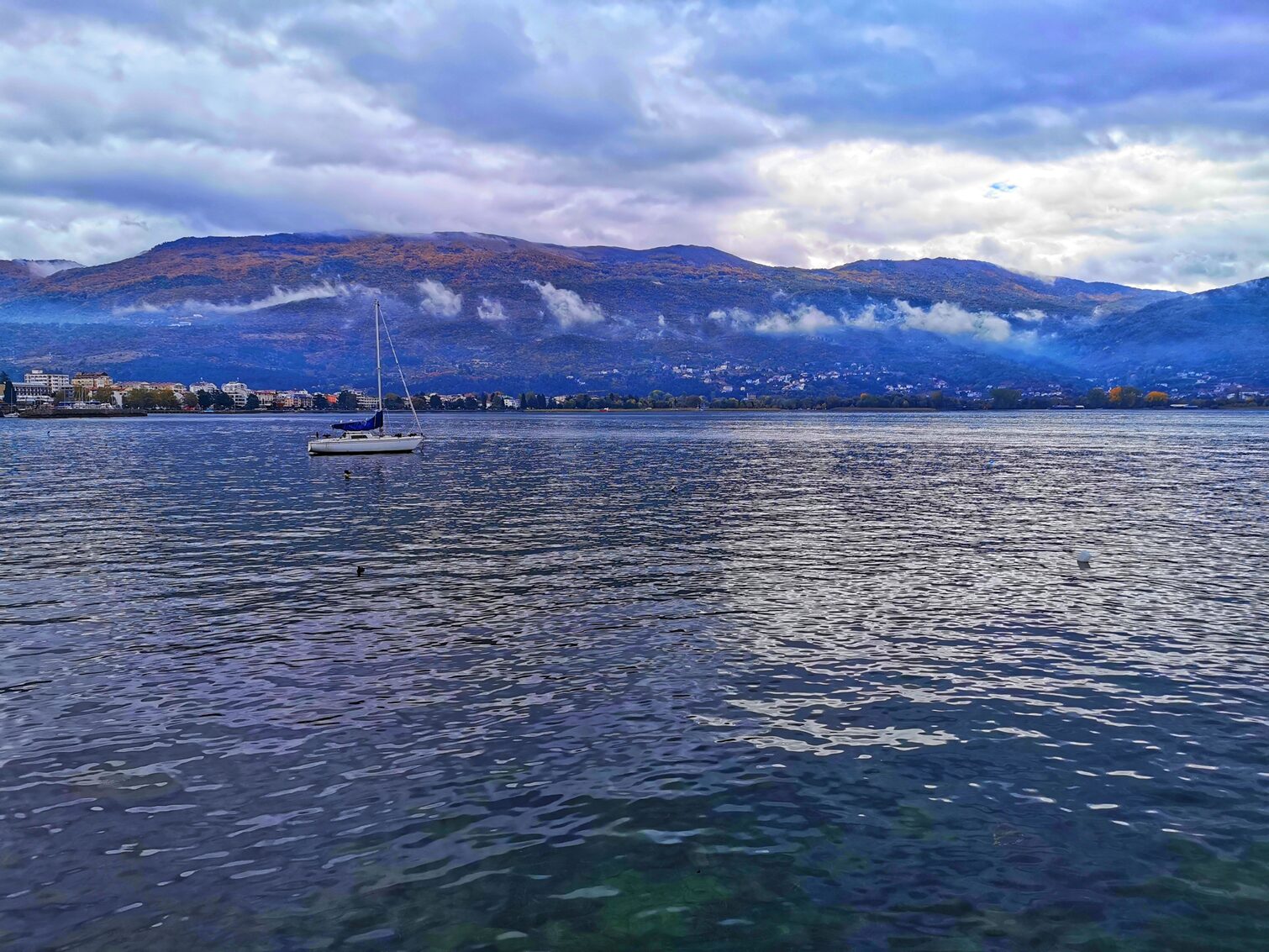 Охридско езеро и Охрид – светлина, молекули и Ренесанс